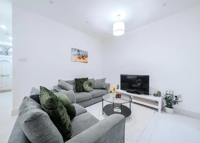 Gatton Road Sleeps 8 Perfect For Groups * Bristol