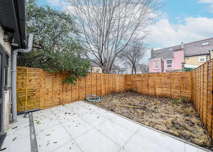 Gatton Road Sleeps 8 Perfect For Groups Apartment