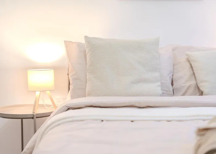 Gatton Road Sleeps 8 Perfect For Groups