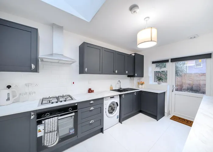 Gatton Road Sleeps 8 Perfect For Groups *