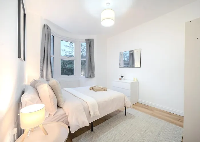 Gatton Road Sleeps 8 Perfect For Groups * Bristol