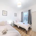 Gatton Road Sleeps 8 Perfect For Groups 아파트 *