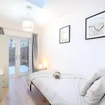 Gatton Road Sleeps 8 Perfect For Groups *