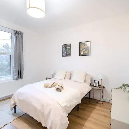 Gatton Road Sleeps 8 Perfect For Groups شقة بريستول