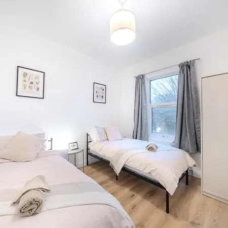 Gatton Road Sleeps 8 Perfect For Groups شقة *