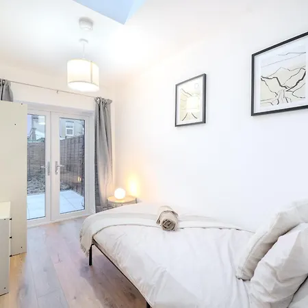 Gatton Road Sleeps 8 Perfect For Groups *