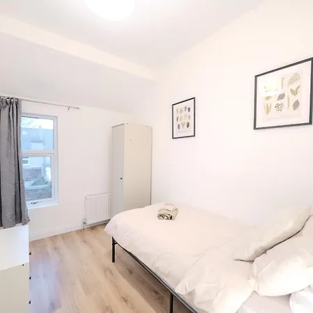 شقة Gatton Road Sleeps 8 Perfect For Groups *