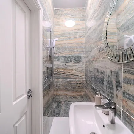 Gatton Road Sleeps 8 Perfect For Groups *
