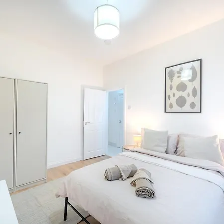 Gatton Road Sleeps 8 Perfect For Groups