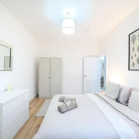 Gatton Road Sleeps 8 Perfect For Groups شقة