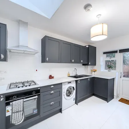 Gatton Road Sleeps 8 Perfect For Groups *