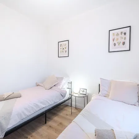 Gatton Road Sleeps 8 Perfect For Groups * بريستول