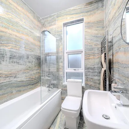 Gatton Road Sleeps 8 Perfect For Groups *