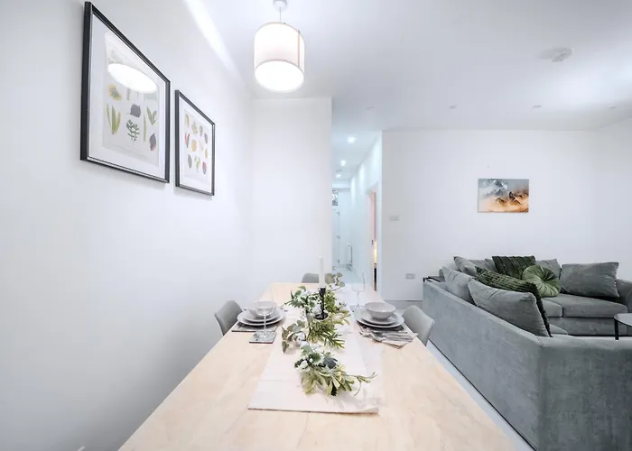 Gatton Road Sleeps 8 Perfect For Groups * 브리스틀