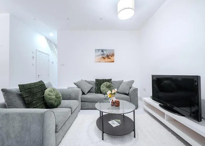 Gatton Road Sleeps 8 Perfect For Groups *