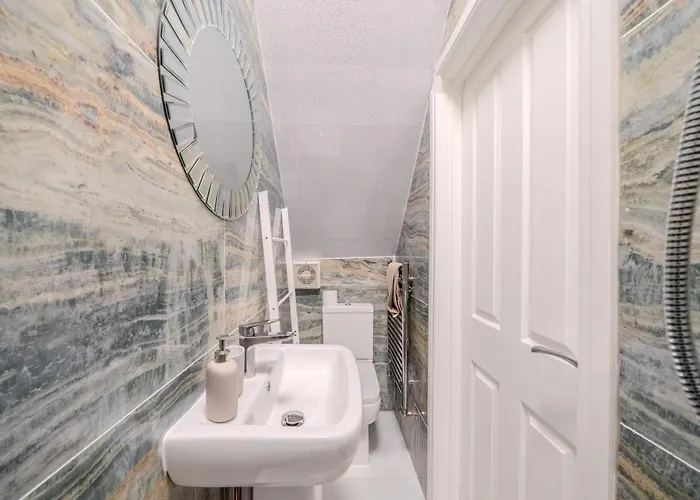 아파트 Gatton Road Sleeps 8 Perfect For Groups 브리스틀