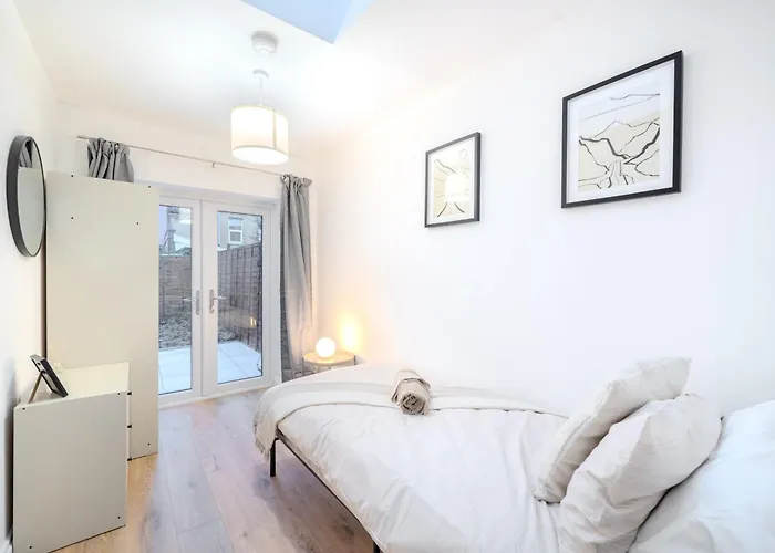 Gatton Road Sleeps 8 Perfect For Groups *