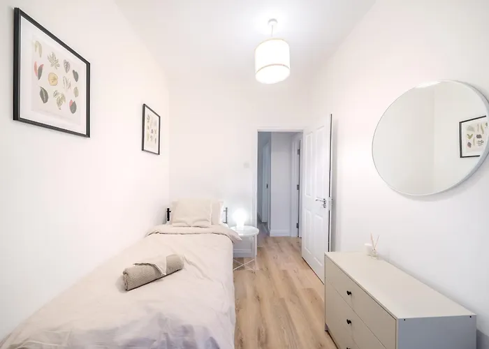 Gatton Road Sleeps 8 Perfect For Groups