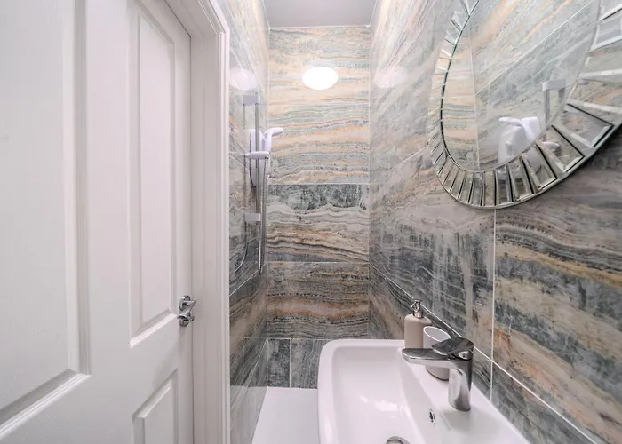 Gatton Road Sleeps 8 Perfect For Groups *