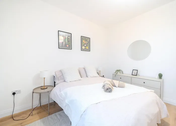 Gatton Road Sleeps 8 Perfect For Groups * Bristol