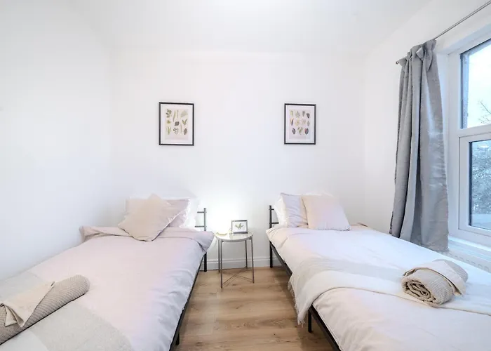 Gatton Road Sleeps 8 Perfect For Groups *