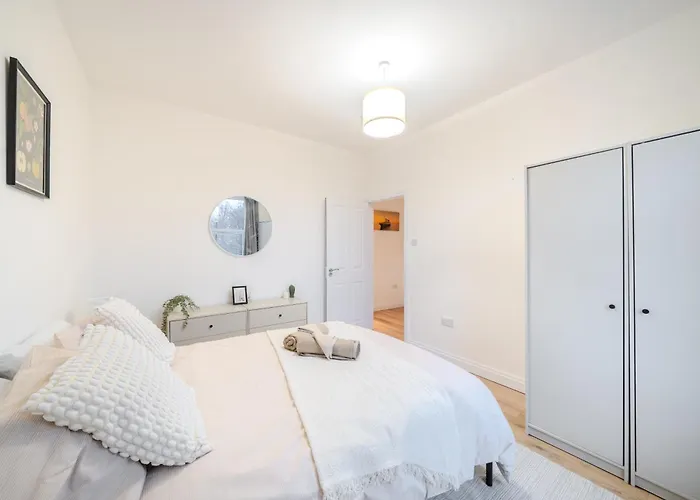 아파트 Gatton Road Sleeps 8 Perfect For Groups 브리스틀